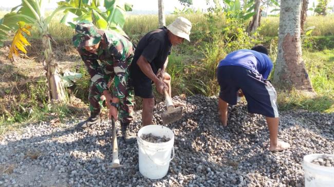 Semangat Membangun Desa Tak Gentar Mbah Juli